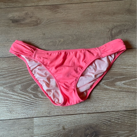 SET: Pink VS Bikini - Picture 2 of 6